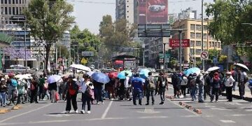 Máxima tensión en la Ciudad de México por el avance de protestas  de la CNTE