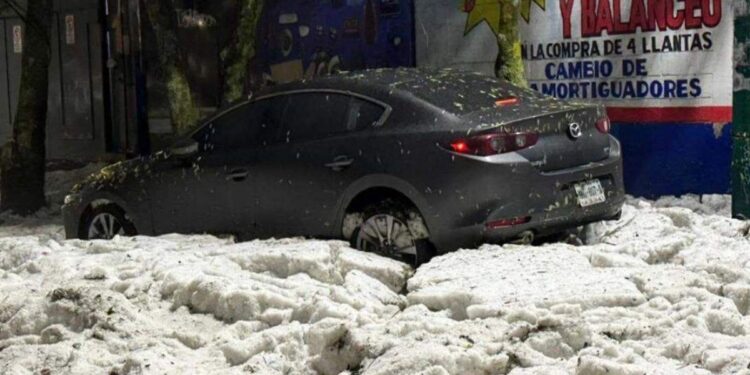 Azota fuerte tormenta con granizo en Cuajimalpa y Huixquilucan