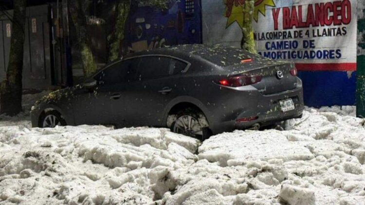 Azota fuerte tormenta con granizo en Cuajimalpa y Huixquilucan