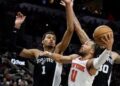 Resucitan los Spurs y ganan el tercer partido 115 a 111 a los Knicks
