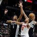 Resucitan los Spurs y ganan el tercer partido 115 a 111 a los Knicks