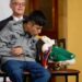 La sensación del Mundial, el pato “Merlín” llega hasta la Mañanera