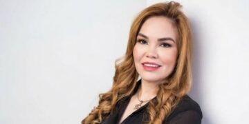 Dejan corona fúnebre  en casa de diputada sinaloense, acusa indiferencia oficial