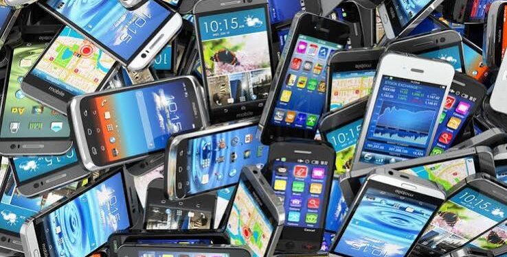 Aparición de teléfonos inteligentes coincide con desplome de natalidad en EU