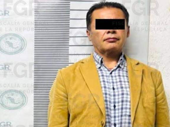 Detienen a exfuncionario del SAT por presunto enriquecimiento ilícito