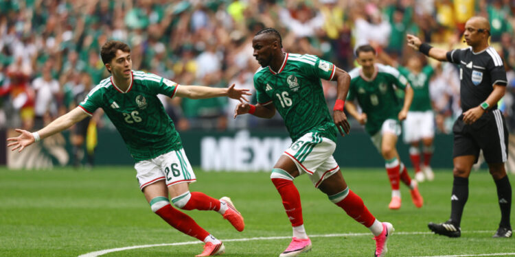 México gana sin convencer