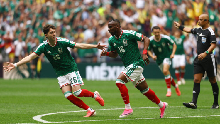México gana sin convencer