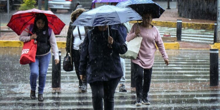 Se activan alertas por lluvias fuertes y granizo en diversas alcaldías de la CdMx