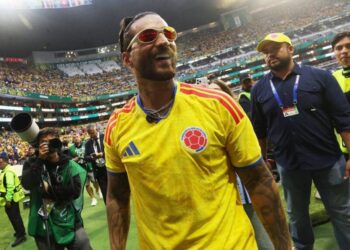 Va Maluma al estadio para apoyar a Selección de Colombia