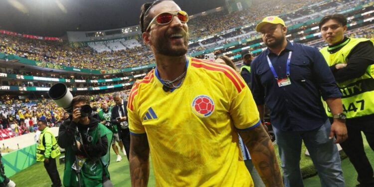 Va Maluma al estadio para apoyar a Selección de Colombia