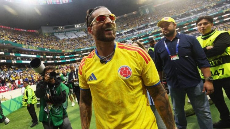 Va Maluma al estadio para apoyar a Selección de Colombia