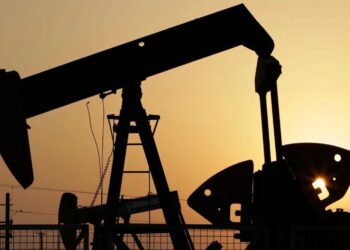 Las reservas de petróleo de EU caen a niveles que preocupan al mercado