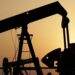 Las reservas de petróleo de EU caen a niveles que preocupan al mercado