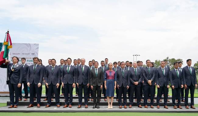 Presidenta Sheinbaum abandera a la Selección Nacional