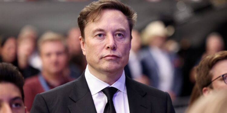 Elon Musk a punto de convertirse en el primer billonario del mundo
