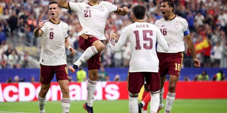 Francia decepciona, España les pasa por encima 2 a 0