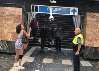 Colectivos trans causan destrozos en línea 2 del Metro, «recién remodelada»