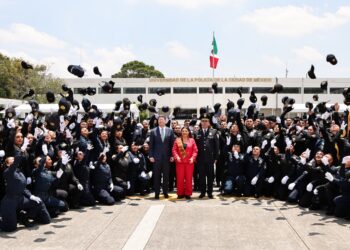Encabeza Clara Brugada graduación de 426 policías de la Ciudad de México
