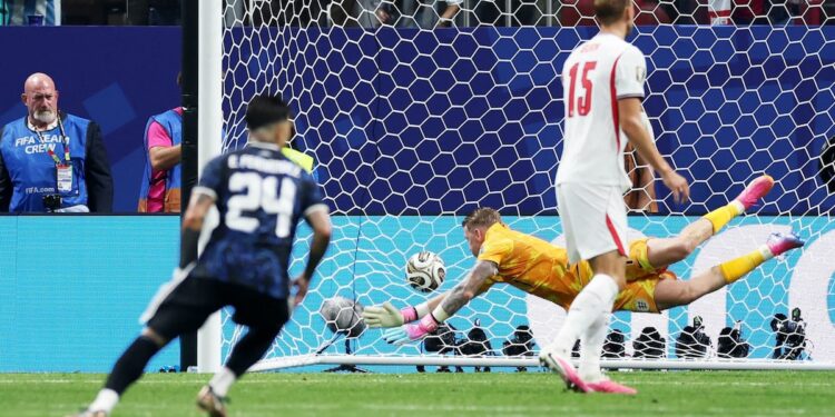 Argentina echa a Inglaterra 2 a 1, jugará la Final contra España