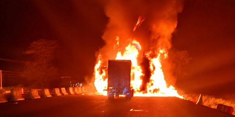 Fatal carambola deja 10 muertos y 10 heridos, en la ruta Tepic-Guadalajara