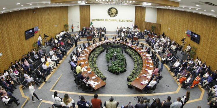 Aplaza INE reglas para sancionar campañas anticipadas