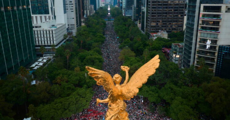 Festejan más del millón en diferentes puntos de la Ciudad de México