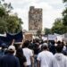 Padres de familia y estudiantes exigen frente a Rectoría de la UNAM examen presencial