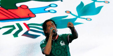 Caifanes rinde homenaje a la Selección Mexicana ante 65 mil personas