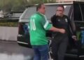 Activistas confrontan a exgobernador de Morelos, Cuauhtémoc Blanco