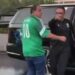 Activistas confrontan a exgobernador de Morelos, Cuauhtémoc Blanco