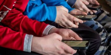 Francia: primer país de la Unión Europea en prohibir las redes sociales para menores