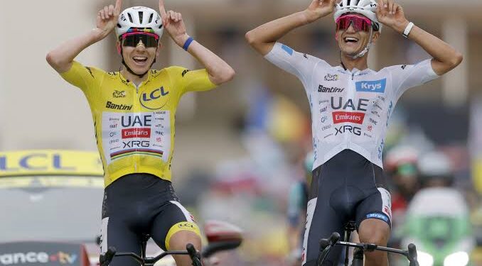 Embiste el mexicano Isaac del Toro en Tour de Francia y asegura podio este domingo