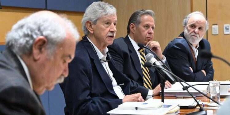 No para el escándalo en la UNAM por examen de admisión, directores apoyan al rector
