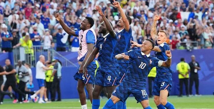 Frente a una muralla defensiva de Paraguay, Francia gana 1 a 0