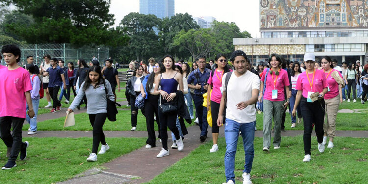 Suspende la UNAM inscripciones, revisan a fondo las «trampas» en el examen en línea