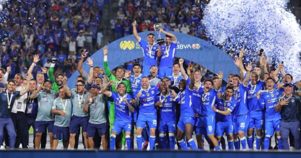 Arrolla “La Maquina» 3 a 1 al Toluca y levanta el título de Campeón de Campeones