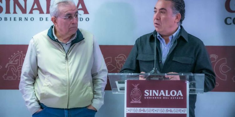 Inzunza prefiere quedarse solo, que pedir licencia como senador como sugerían en Morena