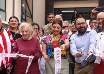 Inaugura Clara Brugada Utopía Elena Poniatowska Amor en Coyoacán