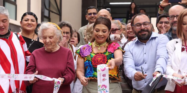 Inaugura Clara Brugada Utopía Elena Poniatowska Amor en Coyoacán
