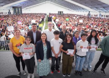 Destina Clara Brugada 704 MDP a Útiles y Uniformes para 650 mil estudiantes