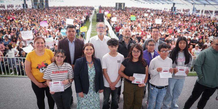 Destina Clara Brugada 704 MDP a Útiles y Uniformes para 650 mil estudiantes