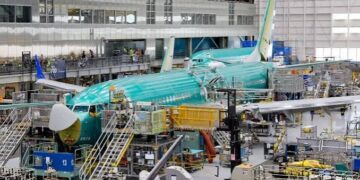 Ordenan inspeccionar cientos de aviones Boeing 737 Max por posibles grietas