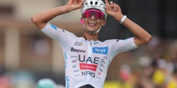Issac del Toro renueva con UAE Team Emirates hasta 2031