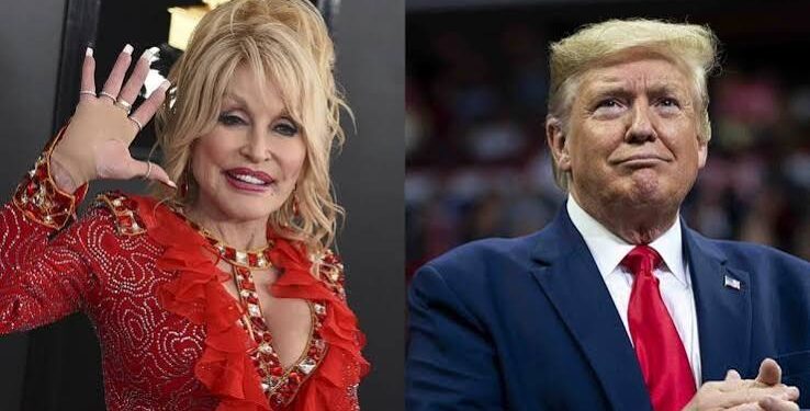 Bandera de EU a media asta en todo el país por muerte de Dolly Parton