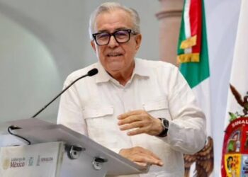 Vuelve Rocha Moya a gubernatura y estalla oposición: «Narco gobierna México»