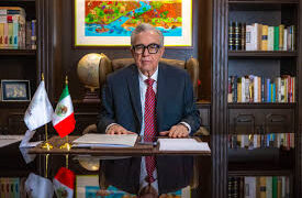 Rocha Moya se desiste de la gubernatura y vuelve a pedir licencia