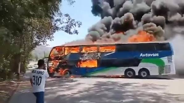 Capturan a 12 del CJNG en Michoacán y se desatan narcobloqueos