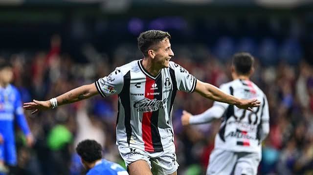 Cruz Azul sin rumbo 0-2 Atlas, Chivas se crece 5-2 Xolos y Puebla hunde a Santos 3-2