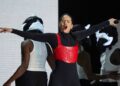 Rosalía sorprende en su concierto en CDMX y honra a Paquita la del Barrio