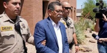 Ex secretario de seguridad de Sinaloa desaparece del registro de prisiones de EU